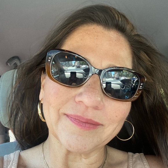 Meet your Posher, Myrna - Picture 1 of 1